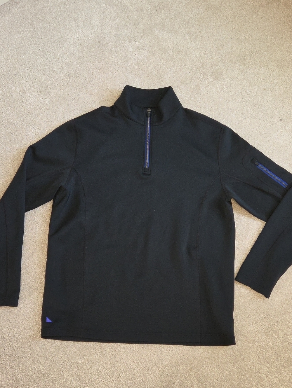 UNTUCKit Black Pullover with Blue Accent